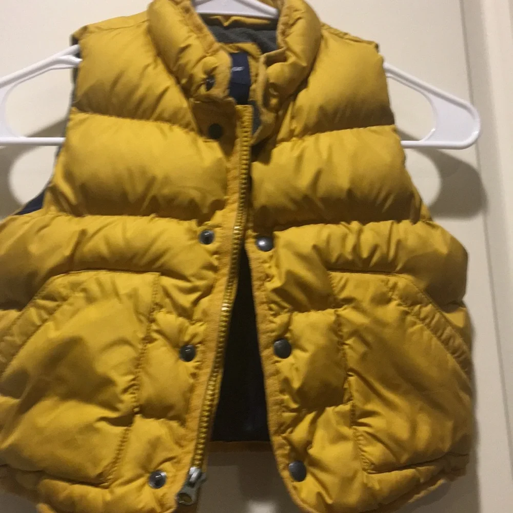 Gap Baby puffer vest zipper/snaps/pockets  golden mustard color kids size 2T
